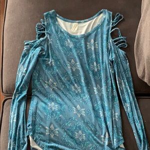 Juniors Mudd long sleeve shirt with open shoulder
